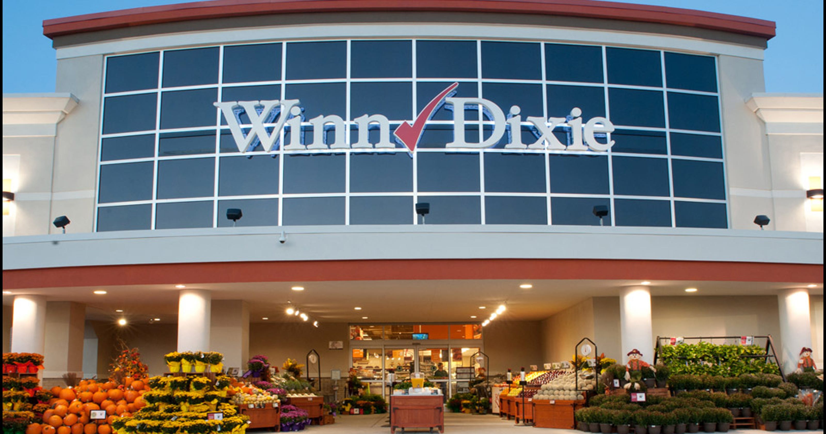 Three WinnDixie stores in Lee County to close