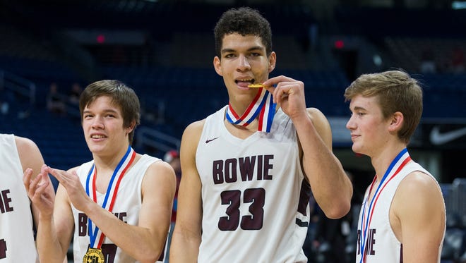 Bowie's Tyler Nelson (10), Daniel Mosley (33) and Taylor Pigg (32) celebrate a 32-28 win over Mount Vernon during a UIL Class 3A boys high school state championship basketball game at the Alamodome in San Antonio, Friday, March 9, 2018. (Stephen Spillman)