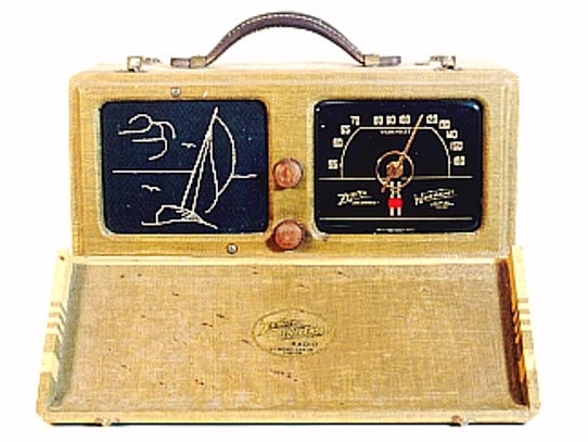 A Zenith ”Companion” portable radio.