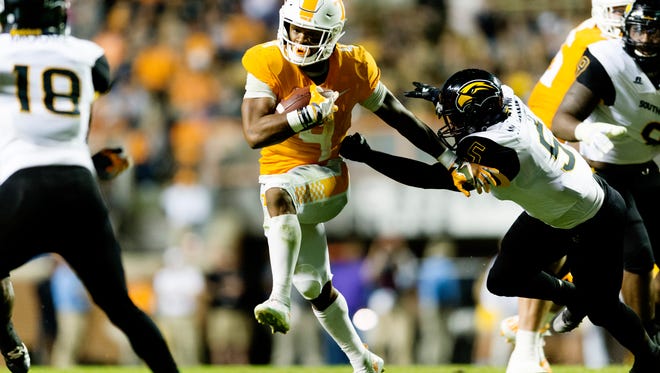 Tennessee running back John Kelly (4) runs the ball during an game between Tennessee and Southern Miss at Neyland Stadium in Knoxville, Tennessee, on Saturday, Nov. 4, 2017.