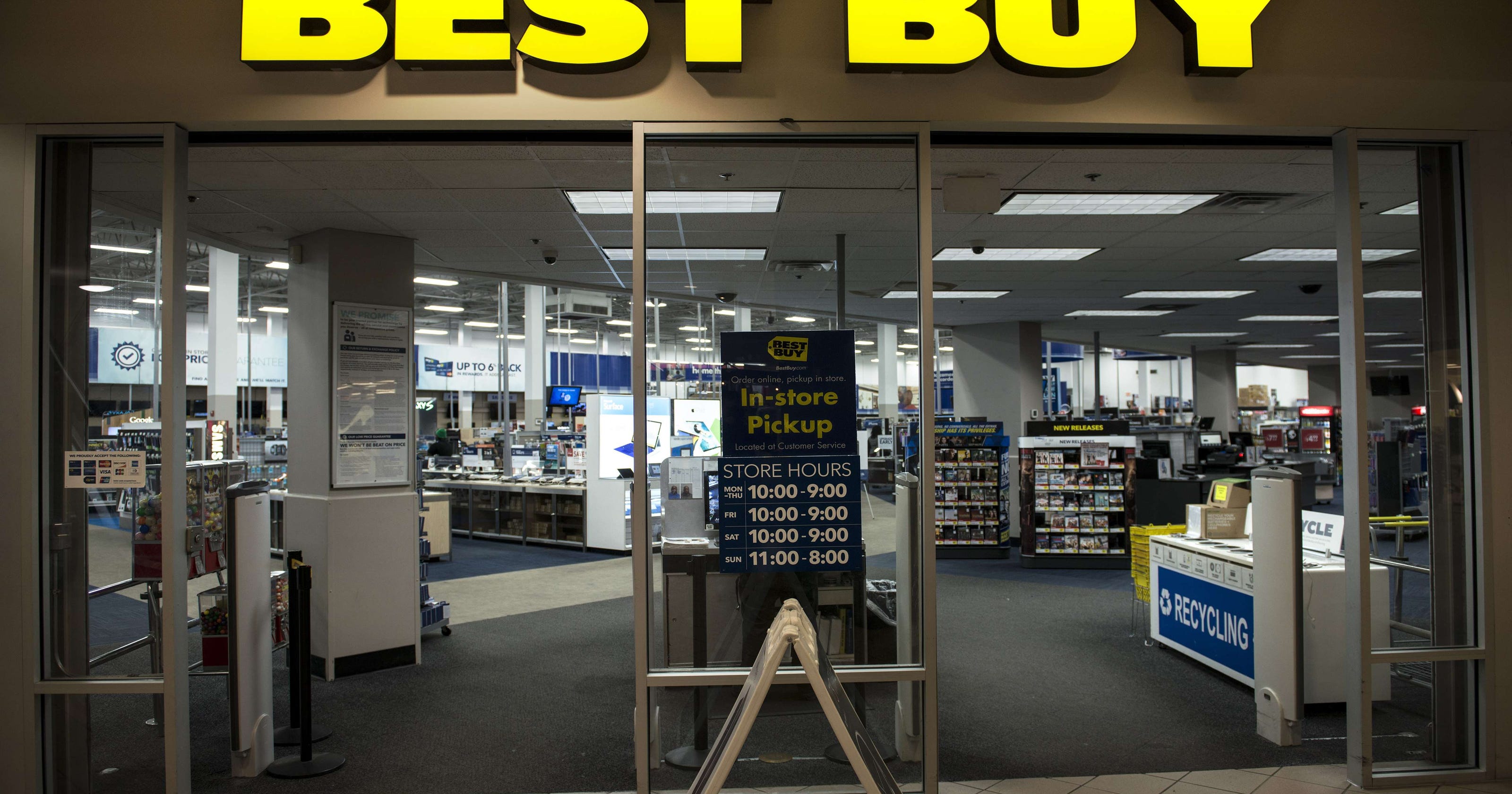 Best Buy online sales soar, helping it battle Amazon