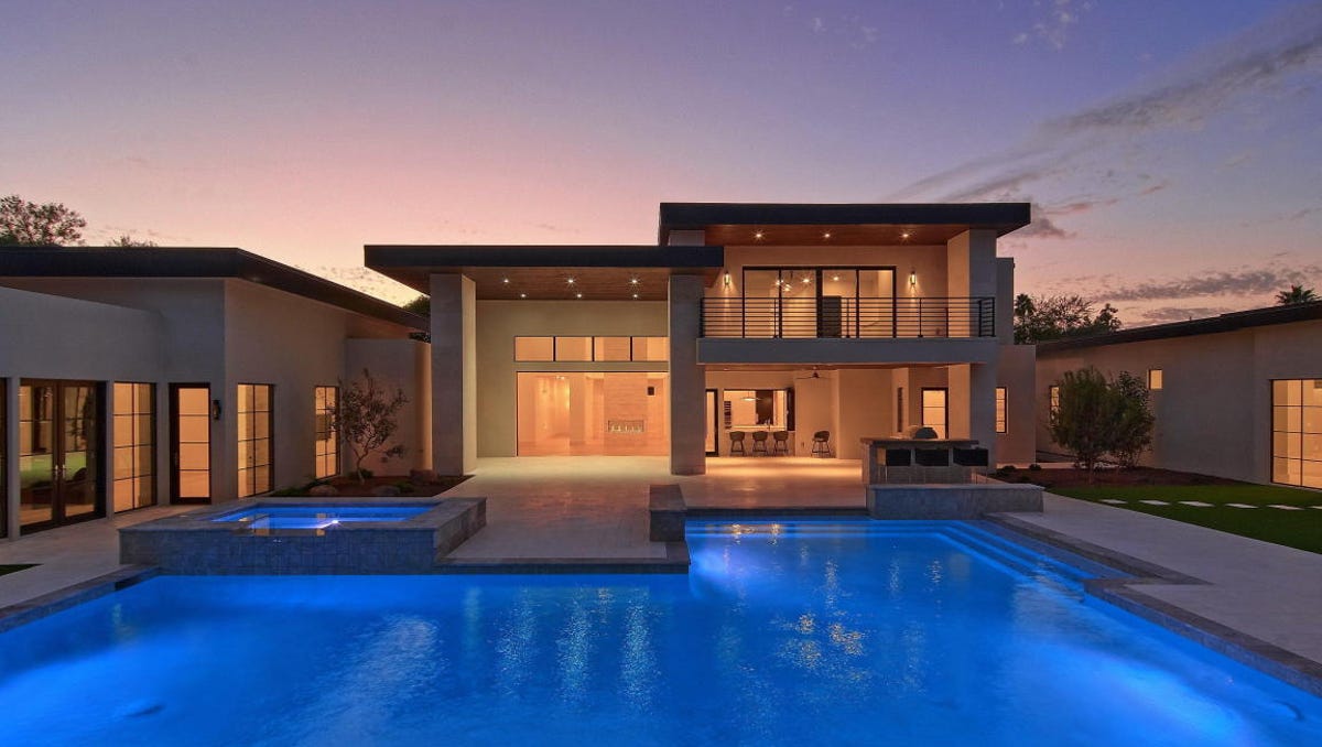 Luxury Homes 4 9m Pv Mansion Has Tennis Court Pool House