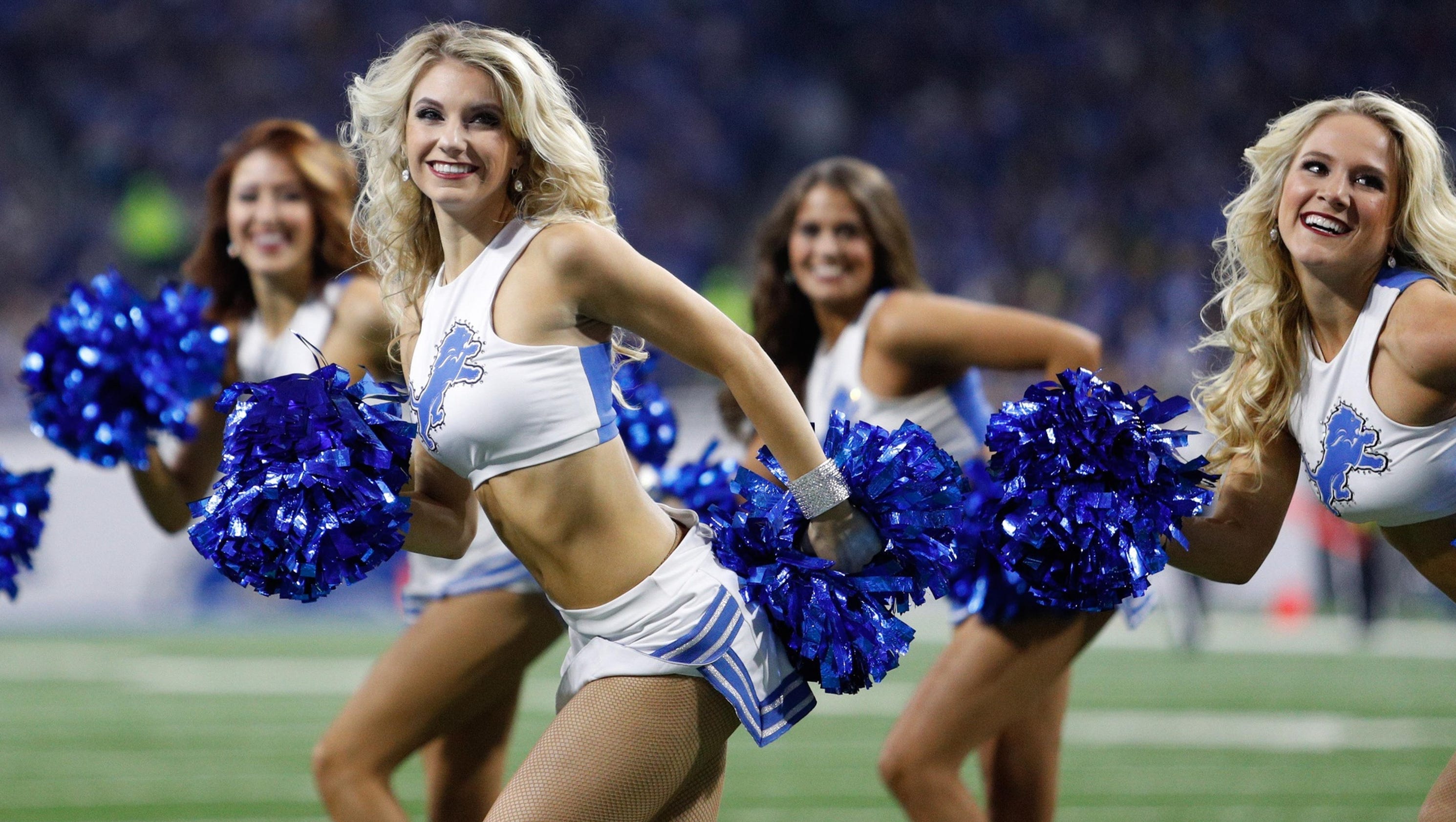 Lions cheerleaders perform during 2016 season
