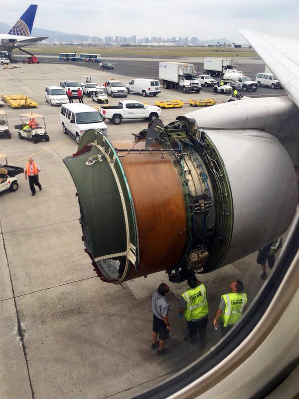 United Airlines Flight Loses Engine Cover 