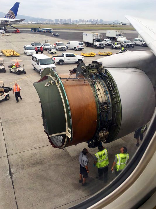 United Airlines: Flight loses engine cover