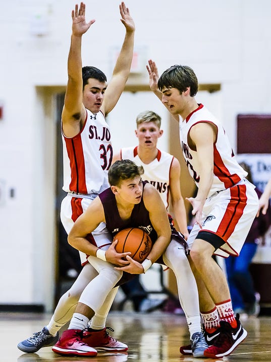 Same faces, new St. Johns boys basketball team