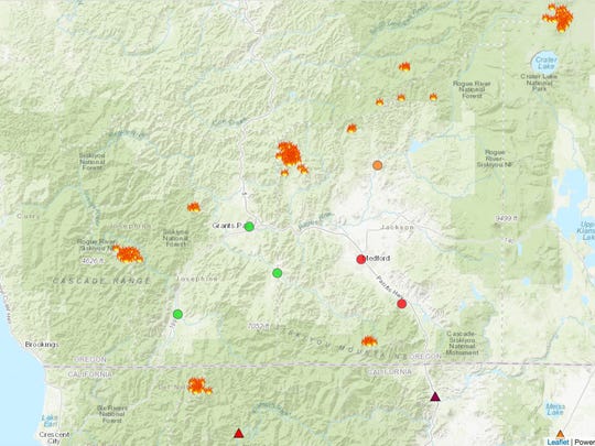 Southern Oregon fires grow, spark evacuation warnings, close PCT