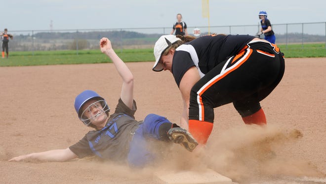 Amanda-Clearcreek's Maddie Tolliver tags a Warren runner out at third Saturday at Amanda-Clearcreek High School. The Aces defeated the Warriors 10-6.