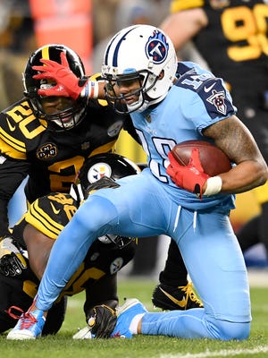 Titans wide receiver Rishard Matthews (18) makes a first-down catch in the first quarter Thursday.