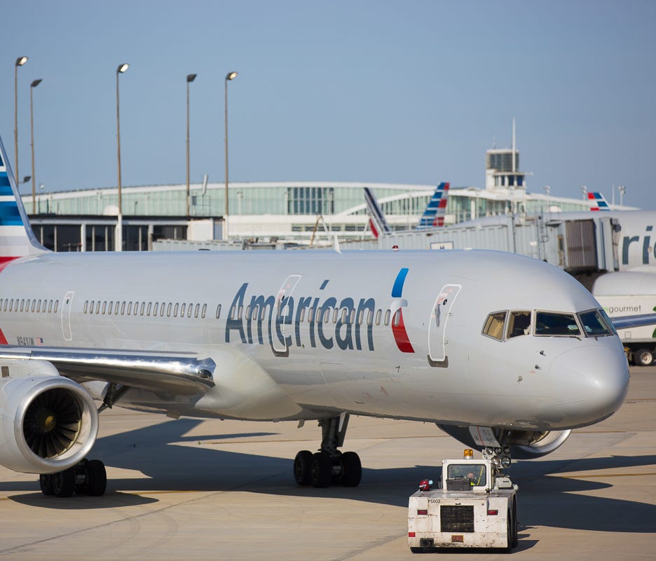 Crews push an American Airlines Boeing 757 out of the gate at Chicago O'Hare on June 27, 2015.