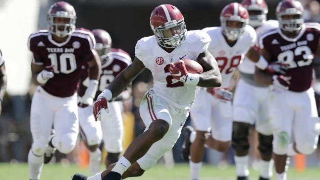 Alabama running back Derrick Henry (2) runs against Texas A&M during the second half of an NCAA college football game, Saturday, Oct. 17, 2015, in College Station, Texas. Alabama won 41-23. (AP Photo/Eric Gay)