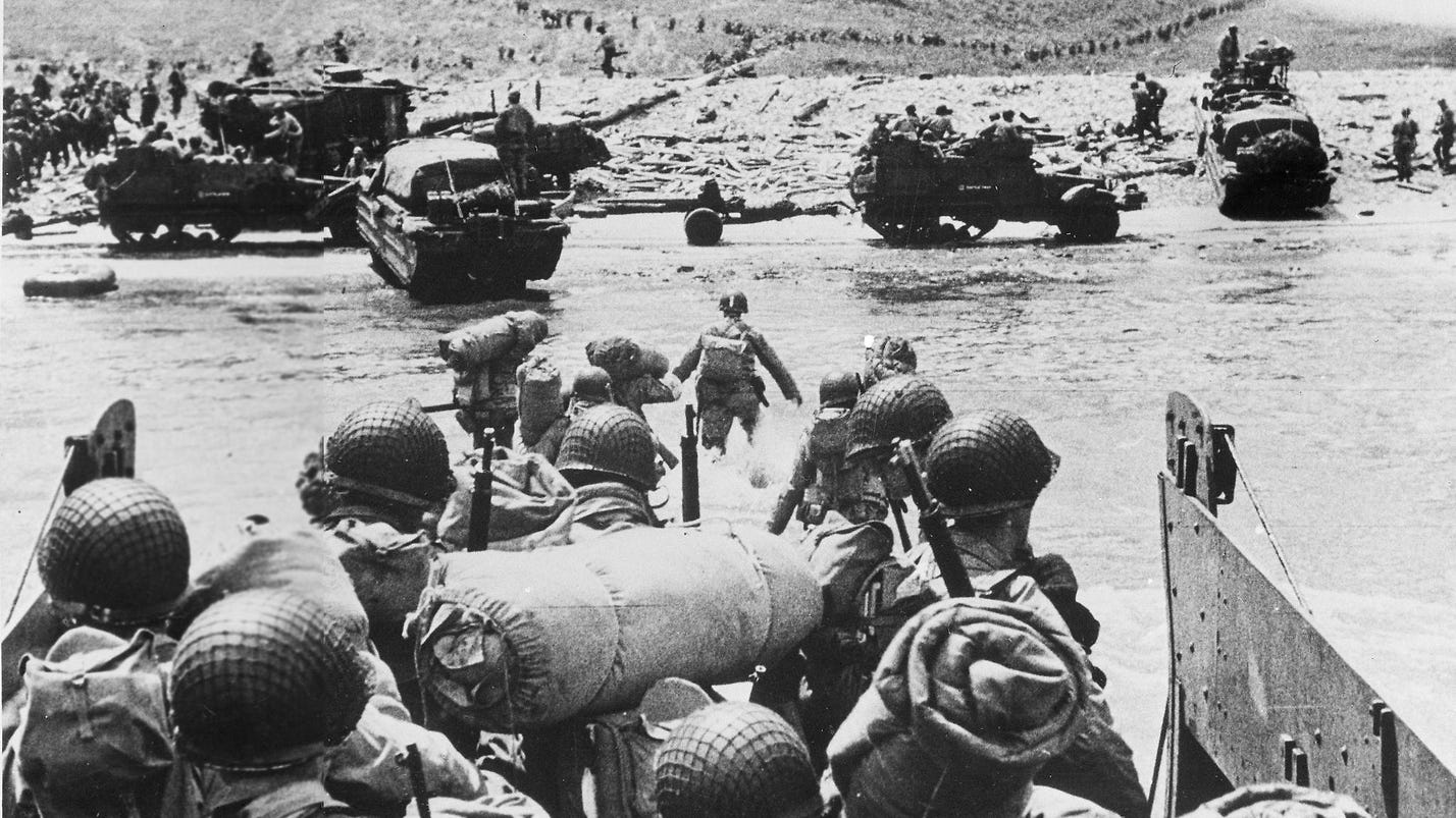 Эйзенхауэр высадка в нормандии. Высадка в Нормандии 1944. Оверлорд операция 1944. Пляж Омаха Бич 1944. День д высадка в Нормандии.