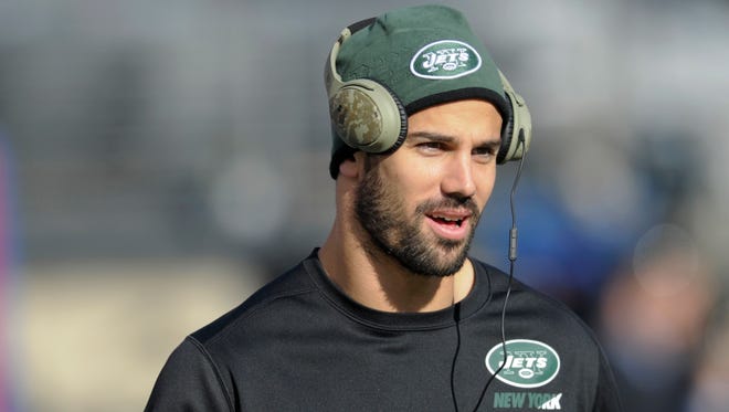 New York Jets wide receiver Eric Decker warms up before an NFL football game against the New York Giants in East Rutherford. The Jets have placed Decker on injured reserve Wednesday, Oct. 12, 2016, with a partially torn rotator cuff in his right shoulder, likely ending his season.