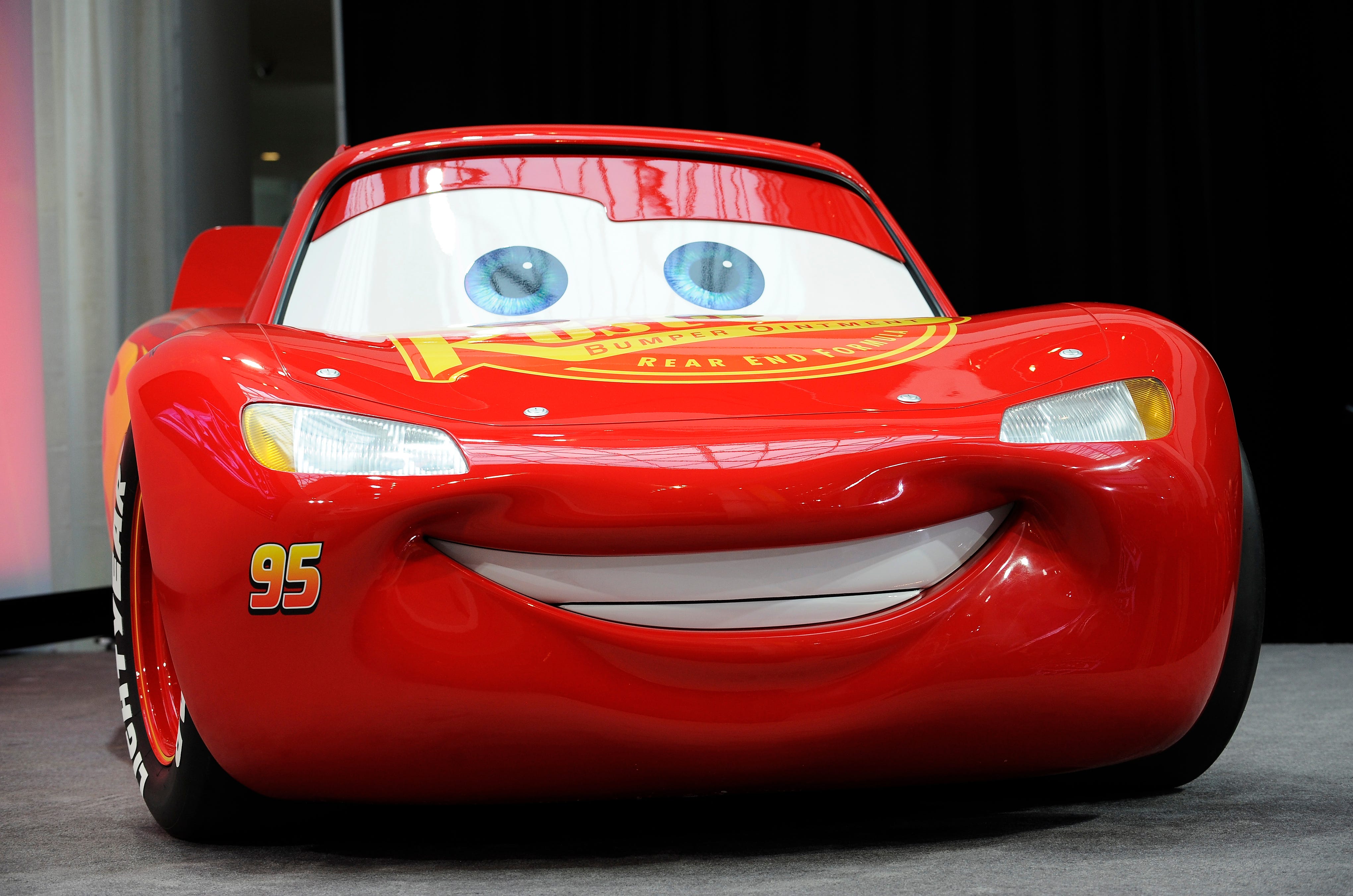 Молния Маквин кчау. Маккуин кчау. Молния Маккуин кчау. Молния Маквин кчау мать