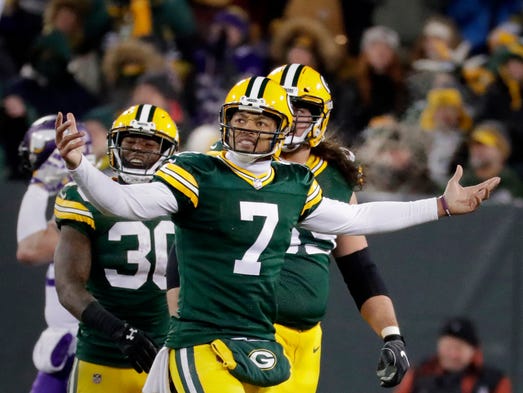 Green Bay Packers quarterback Brett Hundley (7) shows