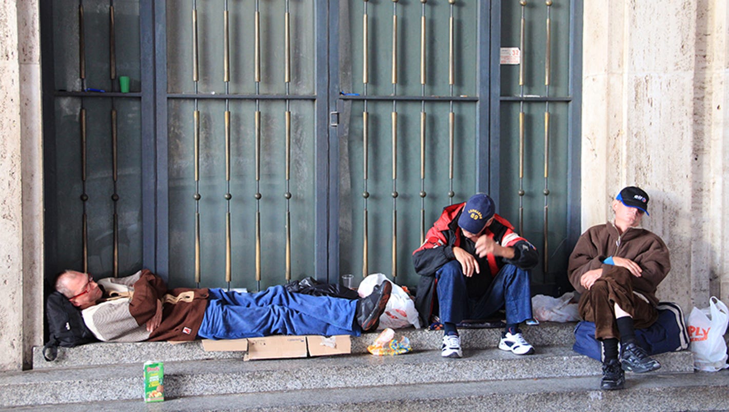 Pope to build showers for homeless at St. Peter's