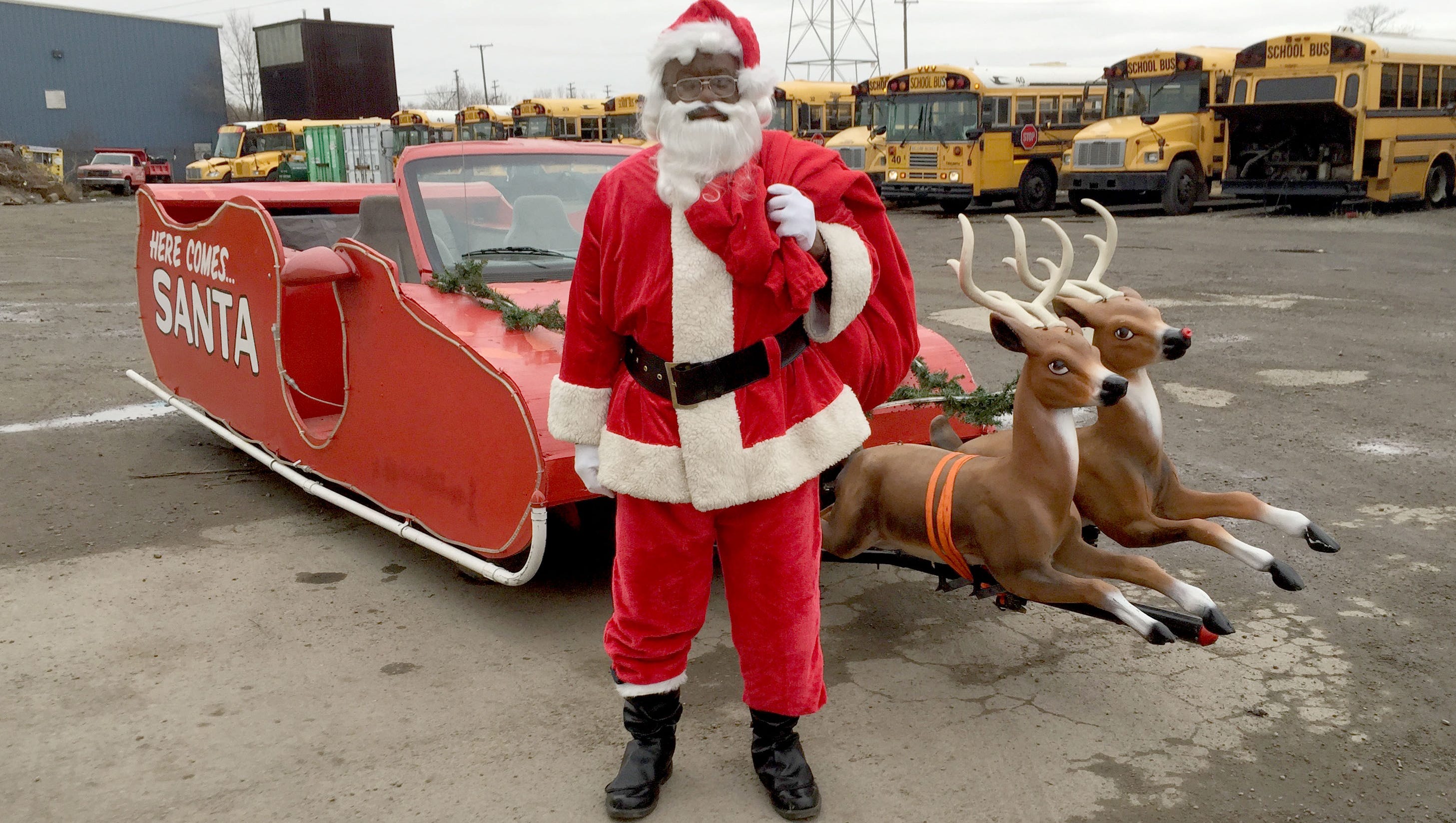 A few minutes with a real Santa and his sleigh