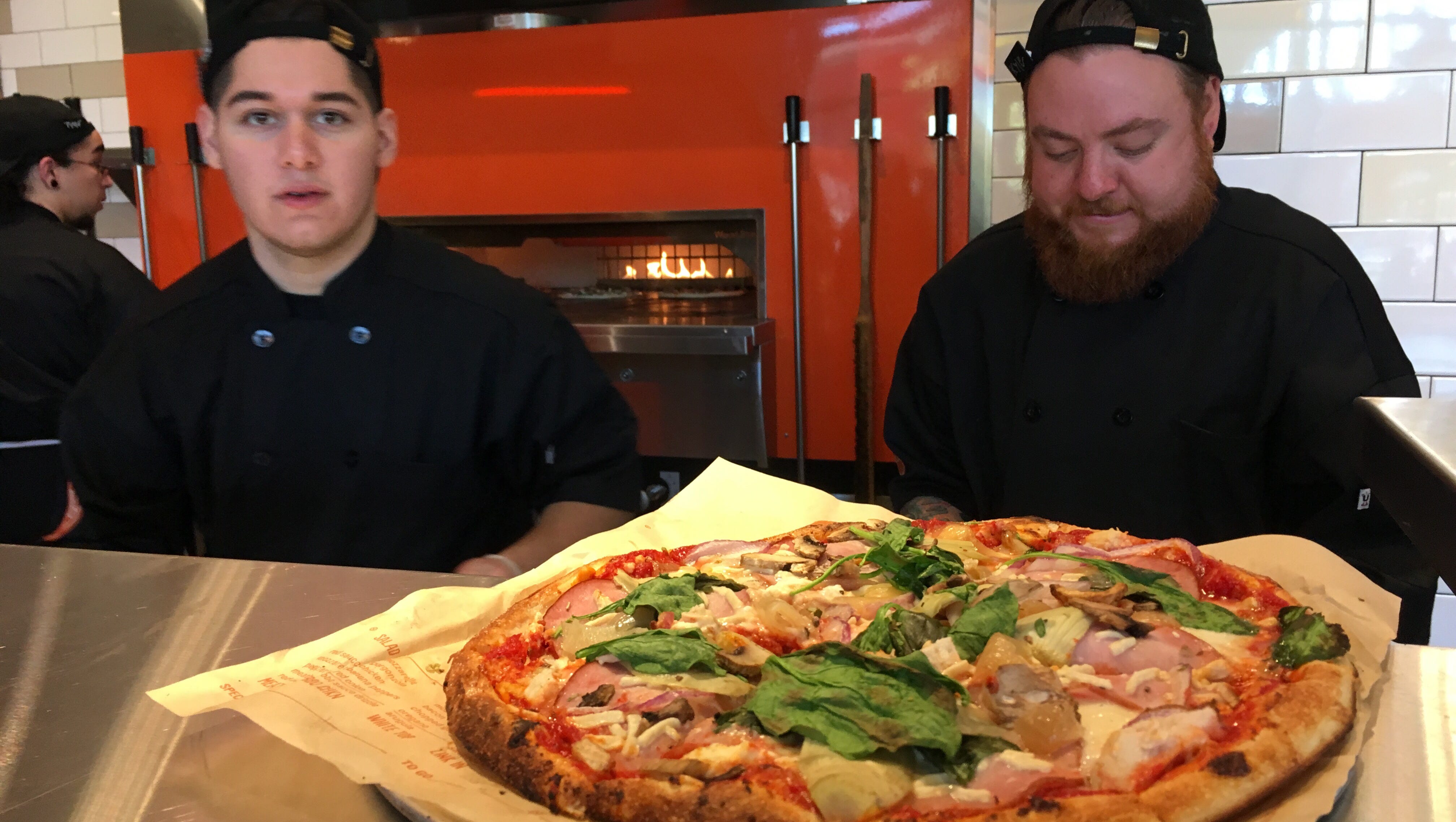 Blaze Pizza Offers Free Pies Draws A Line Out The Door To Palm