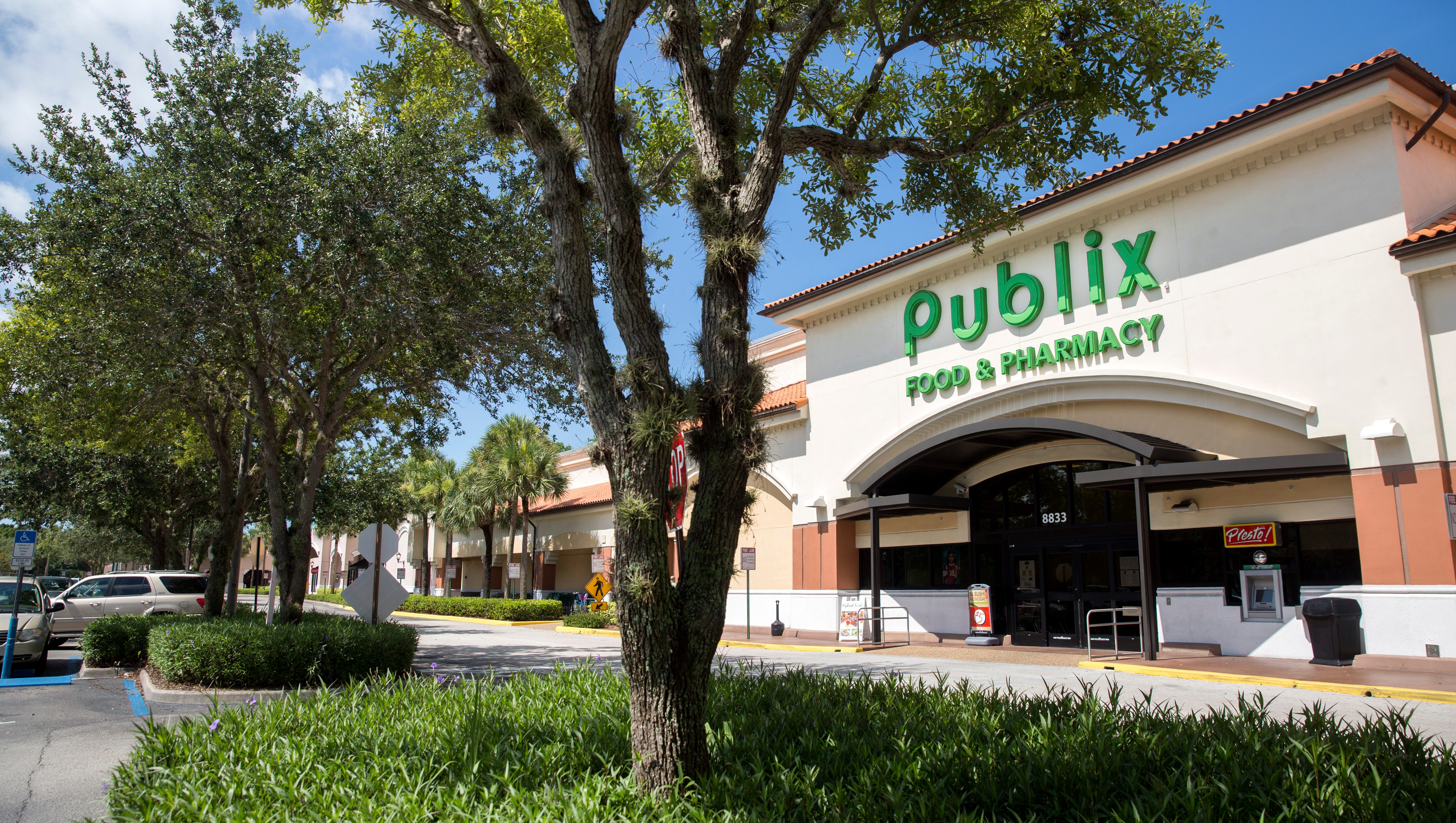 Publix signs remind shoppers Only service dogs allowed in stores