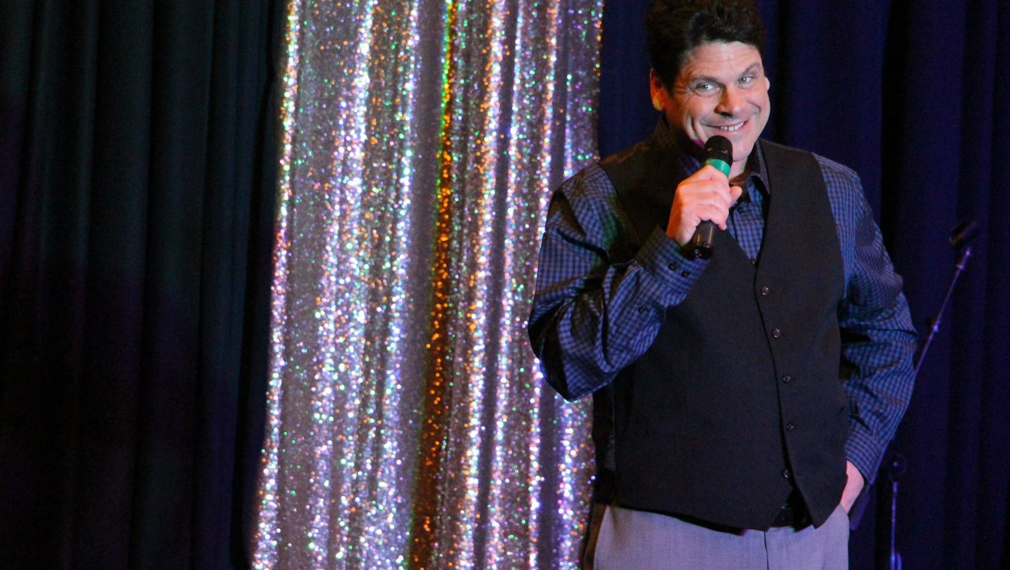 Family Ties Actor On Tour Seeks Help With Michael J Fox Foundation