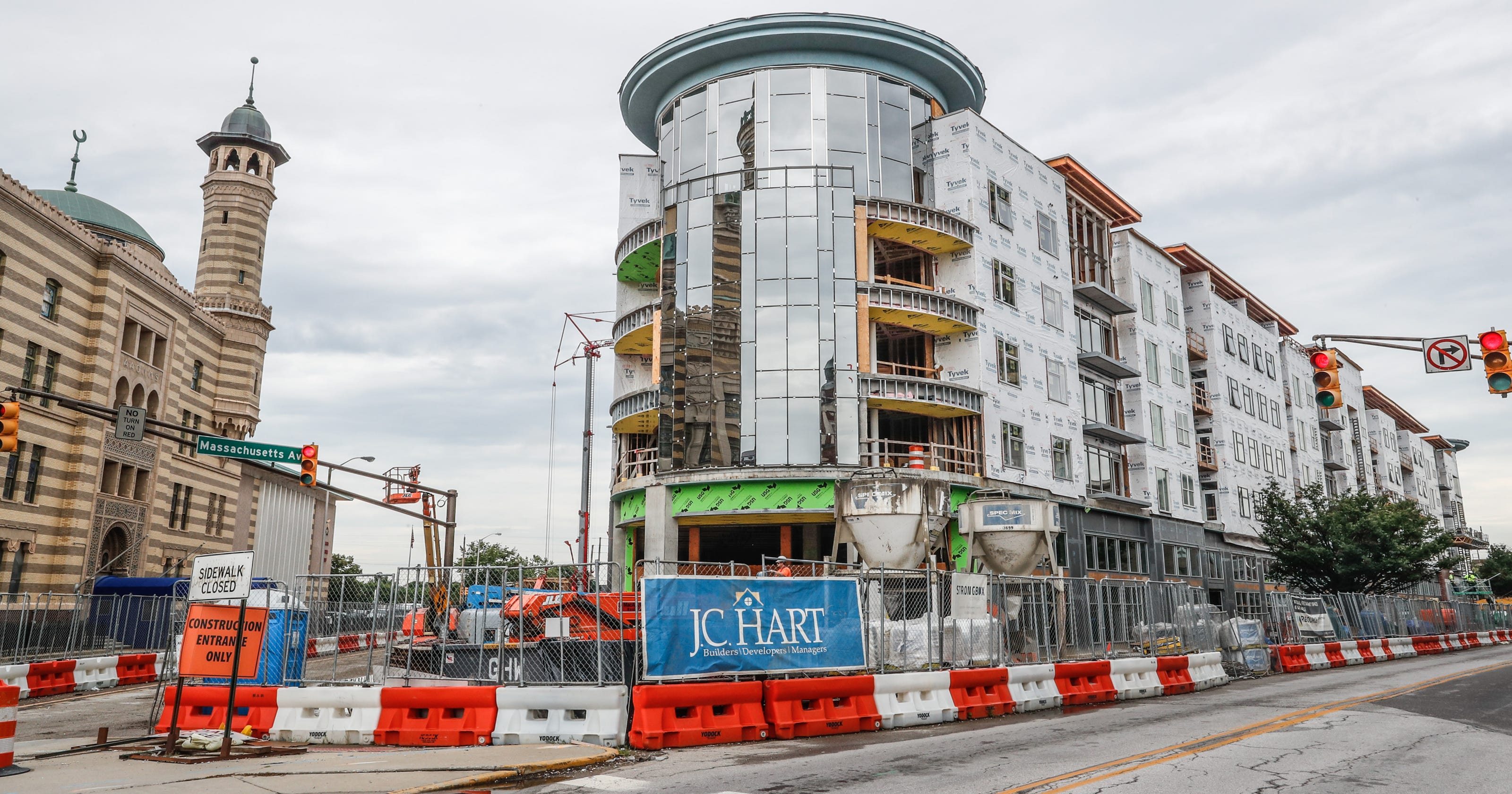Downtown Indianapolis apartments, offices under construction