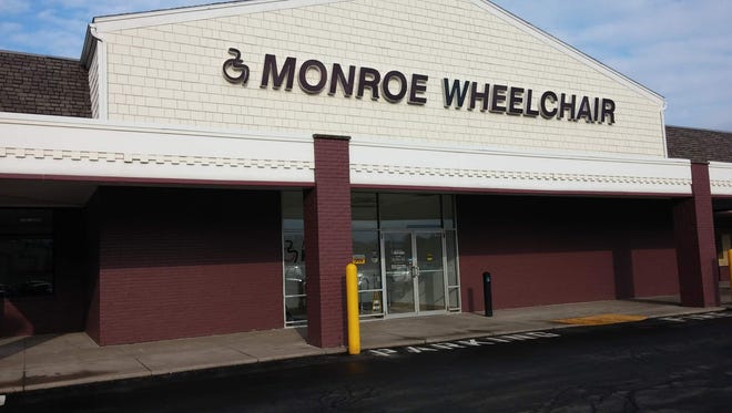 Monroe Wheelchair won an ethics award at the 2015 Rochester's Top Workplaces banquet.