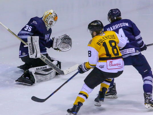 636499758266702632-sm2017-1226-iceflyers-riverkings-0002.jpg