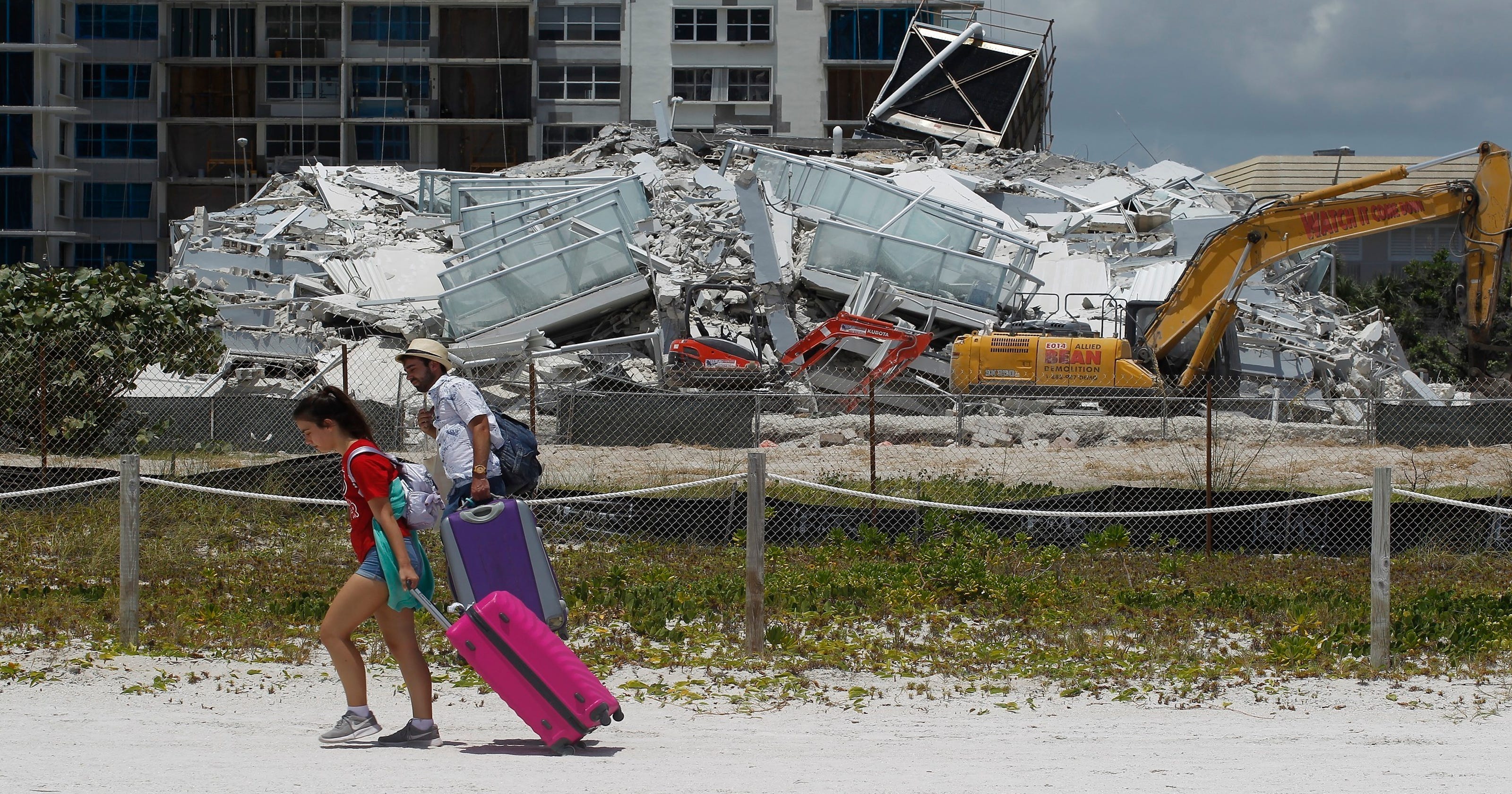 Building collapses injuring one in Miami Beach