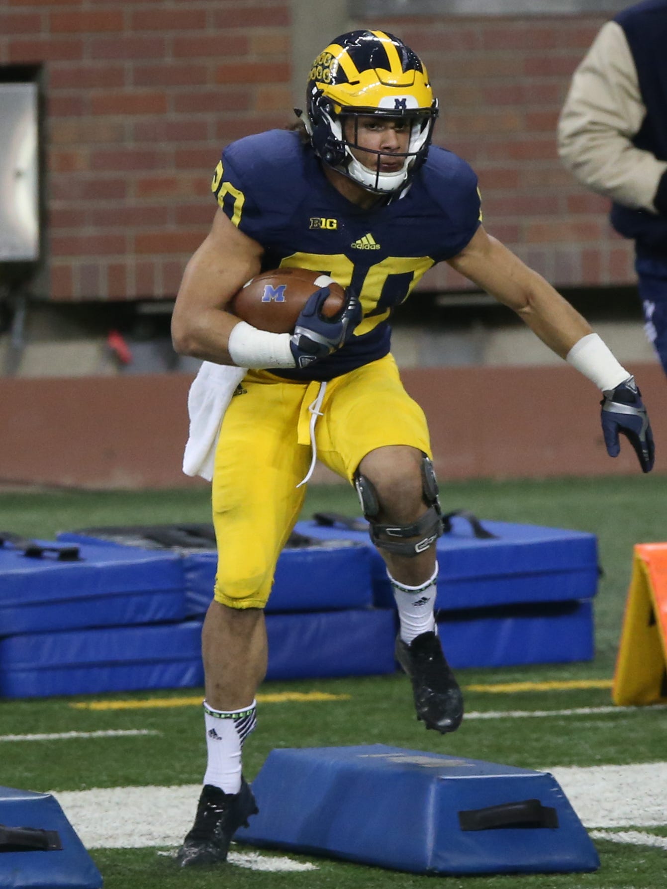 Michigan Rb Drake Johnson Was Run Over By Forklift