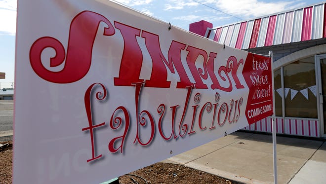 A temporary sign for Simply Fabulicious is pictured June 8 at the store on East Main Street in Farmington.