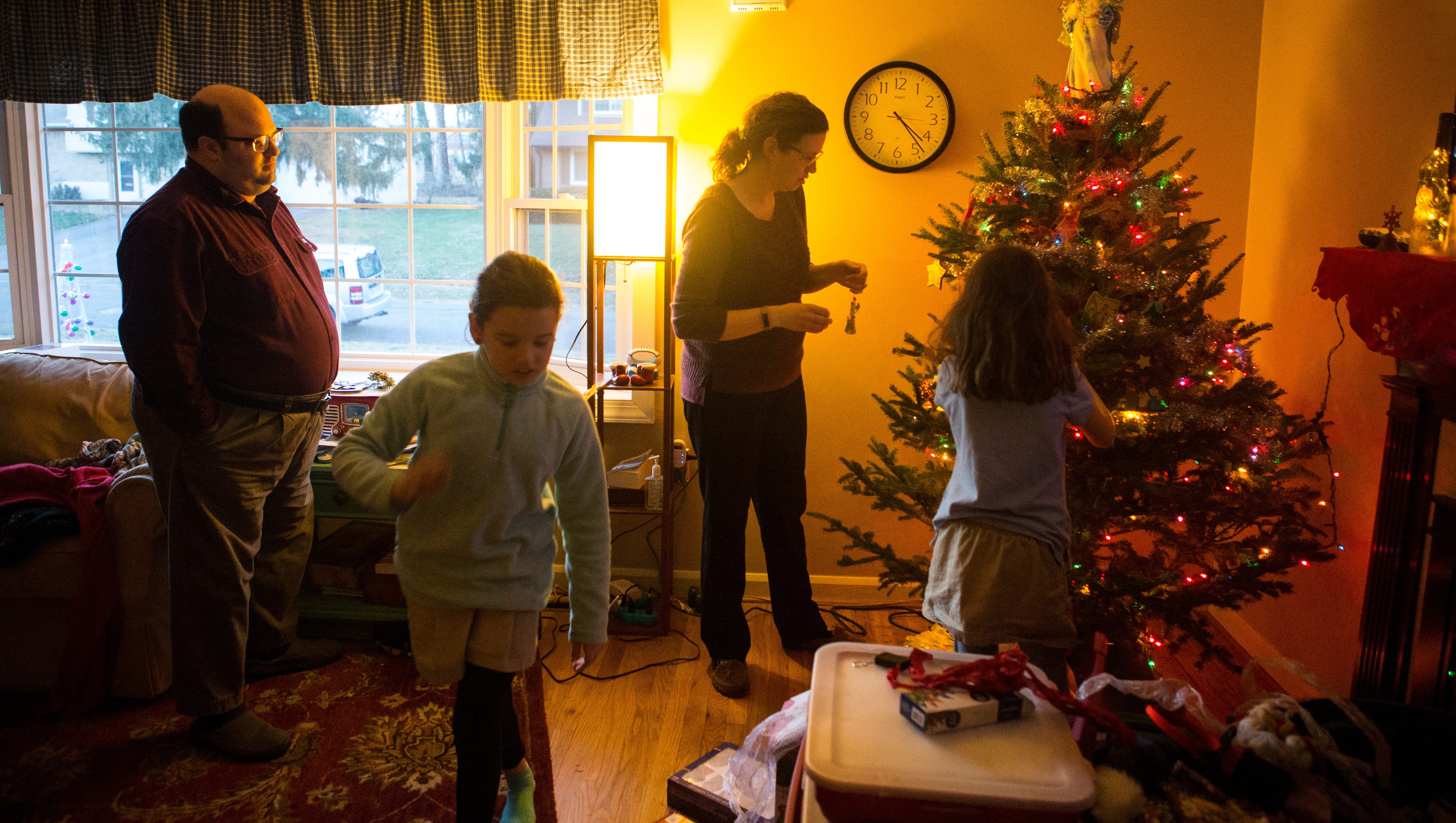 Merry Chrismukkah How Interfaith Families Celebrate The Holidays