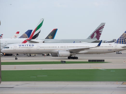 A United Airlines Boeing 757-300 taxis for departure