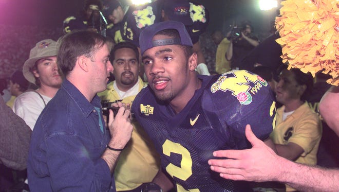 Charles Woodson leaves the podium after the trophy presentation postgame at the Rose Bowl on Thursday Jan. 1, 1998 in Pasadena, Calif. Michigan defeated Washington State, 21-16.