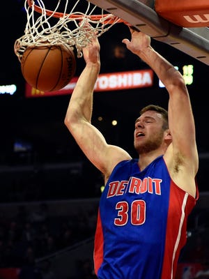 Pistons forward Jon Leuer (30) dunks the ball against the Clippers during the second quarter Monday in Los Angeles.