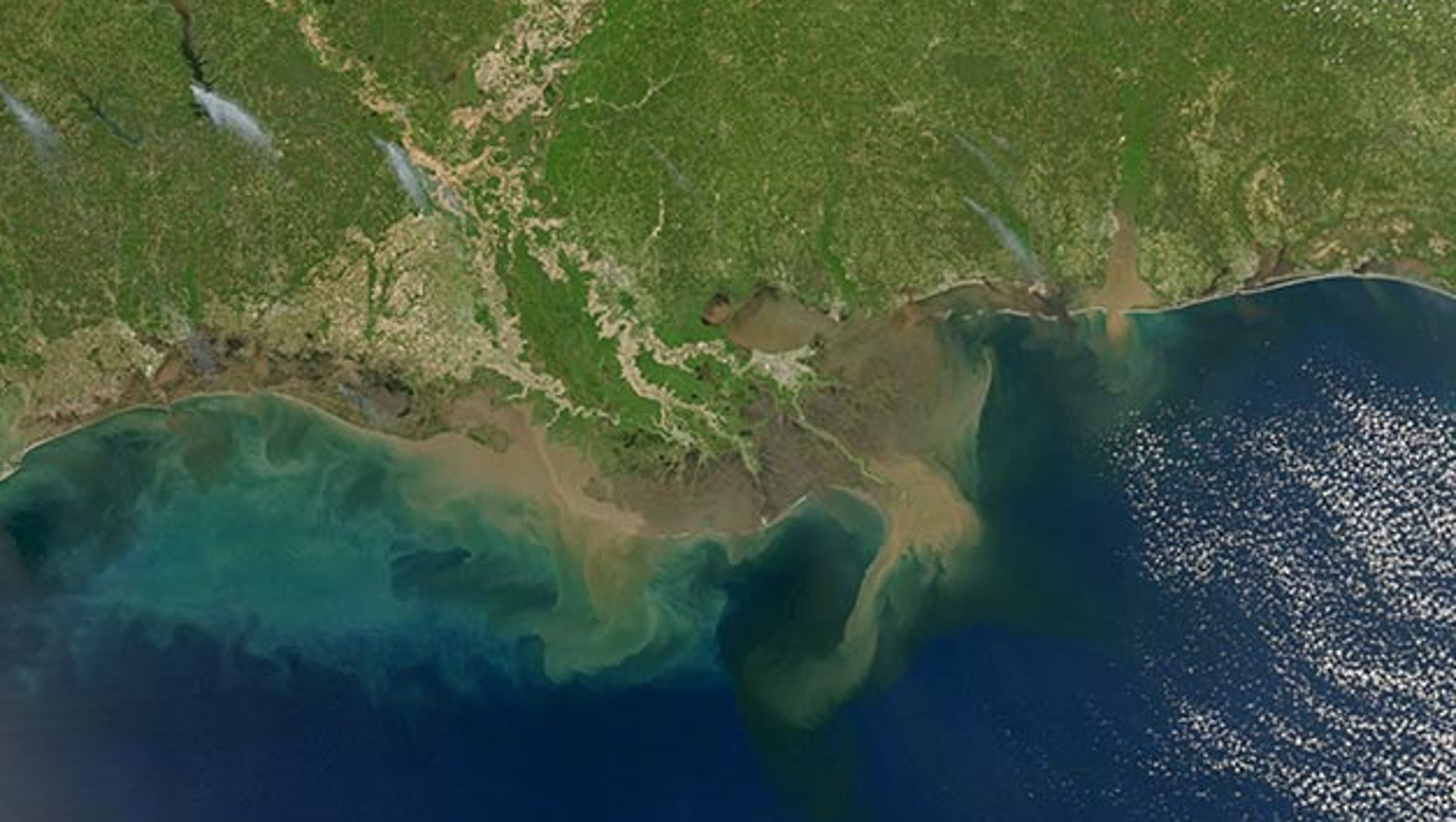 Пресноводное озеро в латинской америке самое большое. Атлантический океан мексиканский залив. Мексиканский залив эвтрофикация. The Gulf of Mexico Dead Zone. Мексиканский залив из космоса.