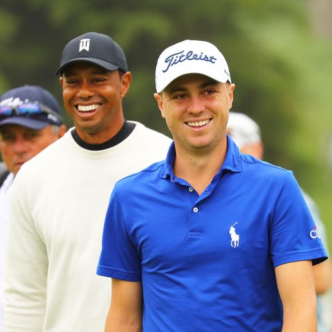 Tiger Woods and Justin Thomas play the 16th hole d