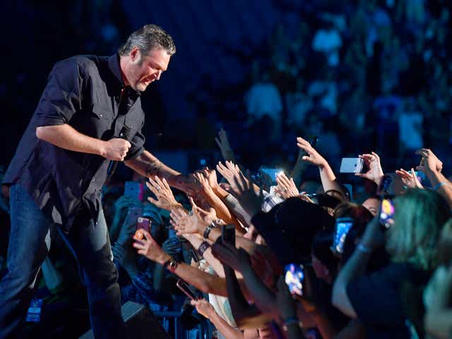 Friday At Cma Music Festival Blake Shelton Kelsea Ballerini