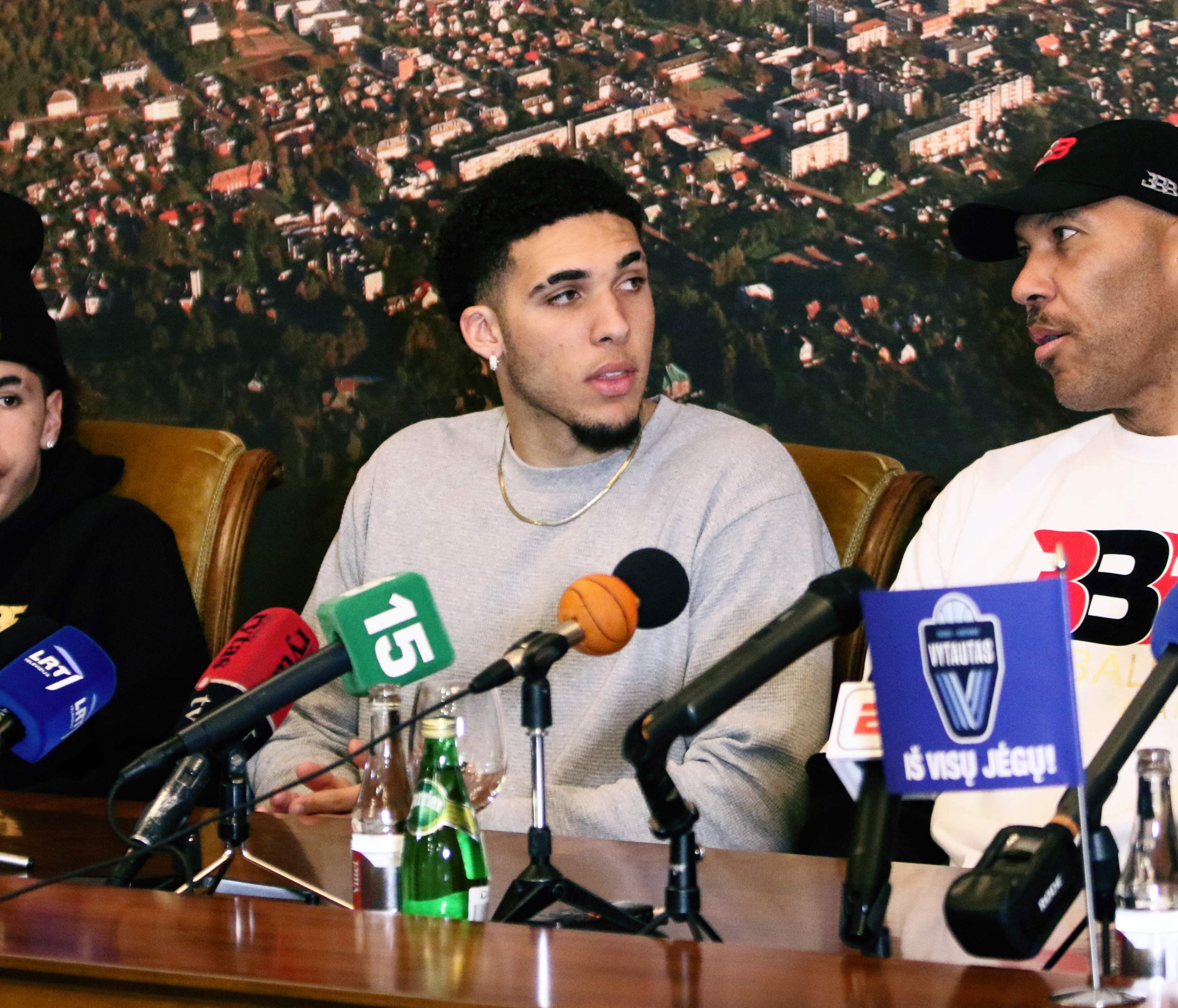 US basketball player (L-R) LaMelo Ball, LiAngelo Ball and their father LaVar Ball attend a press conference in Prienai, Lithuania, where they will play for the Vytautas club on January 5, 2018.  Basketball-crazed Lithuania welcomed LiAngelo and LaMelo