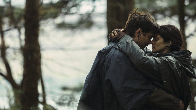 Colin Farrell  and Rachel Weiszin in The Lobster