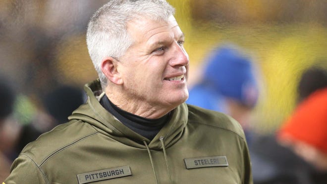 Nov 8, 2018; Pittsburgh, PA, USA; Pittsburgh Steelers offensive line coach Mike Munchak reacts on the sidelines against the Carolina Panthers during the fourth quarter at Heinz Field. The Steelers won 52-21. Mandatory Credit: Charles LeClaire-USA TODAY Sports