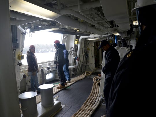 Shipbuilders from Bath Iron Works stand by to handle