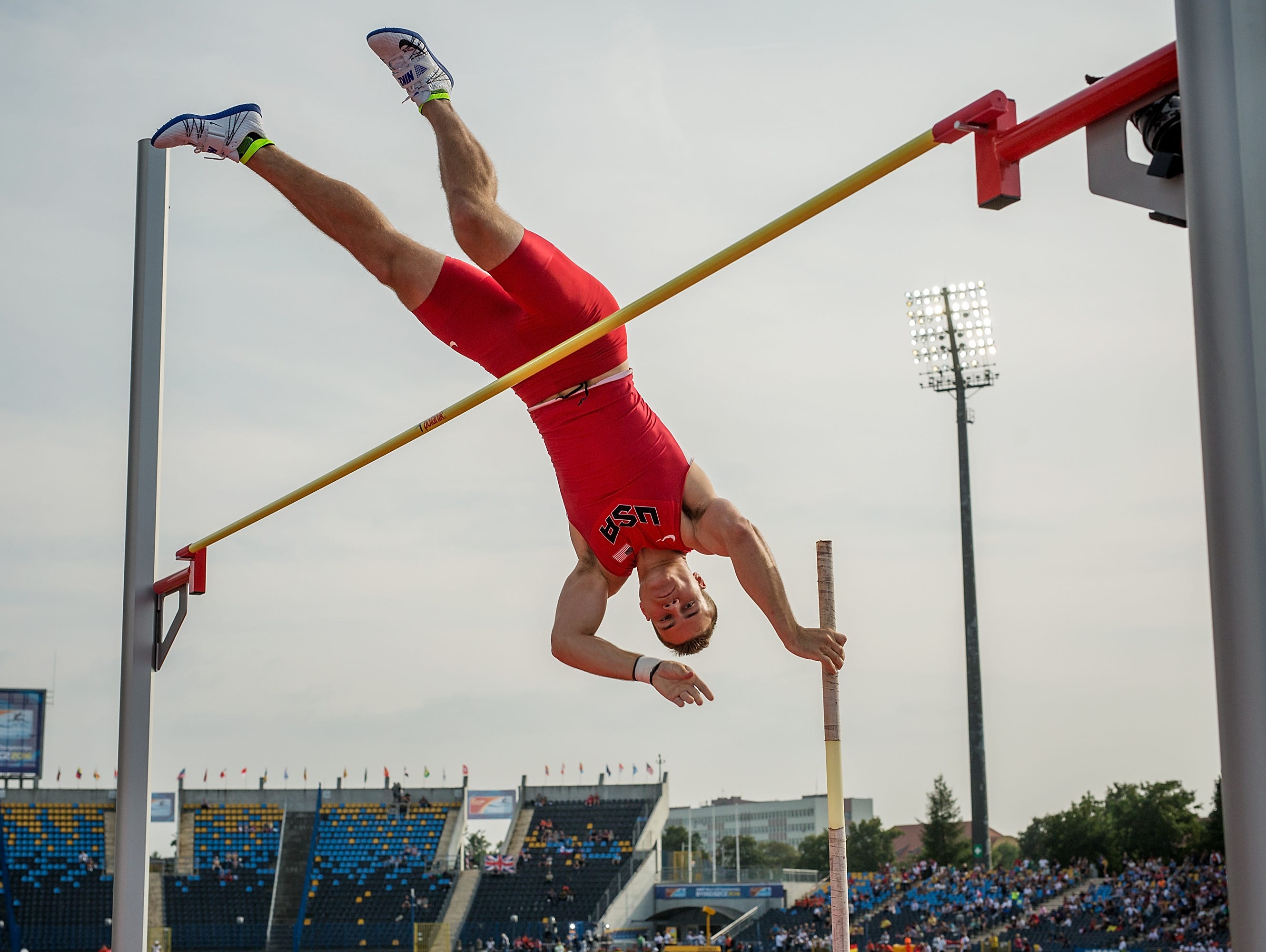 Volz vaults to surprise gold medal at junior worlds | USA TODAY High ...