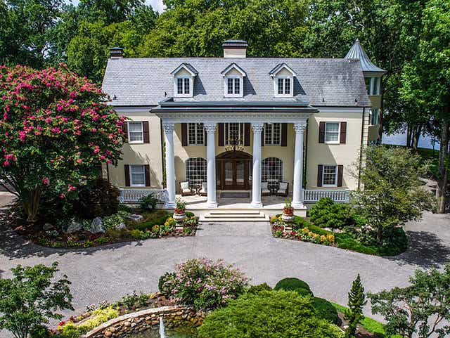 Reba Mcentire To Sell Multi Million Dollar Lebanon Mansion