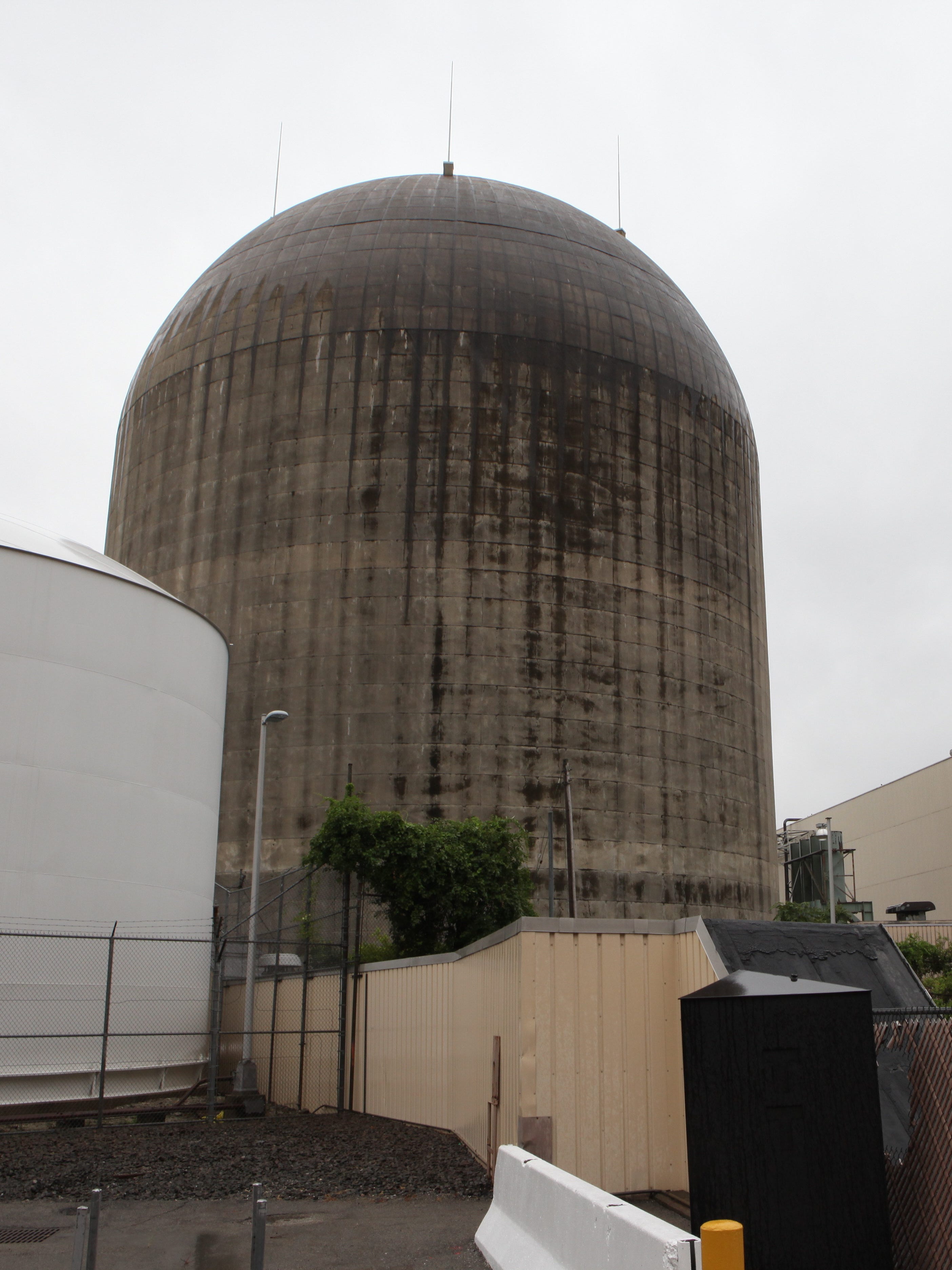 Shutdown battle A tale of 2 nuclear power plants
