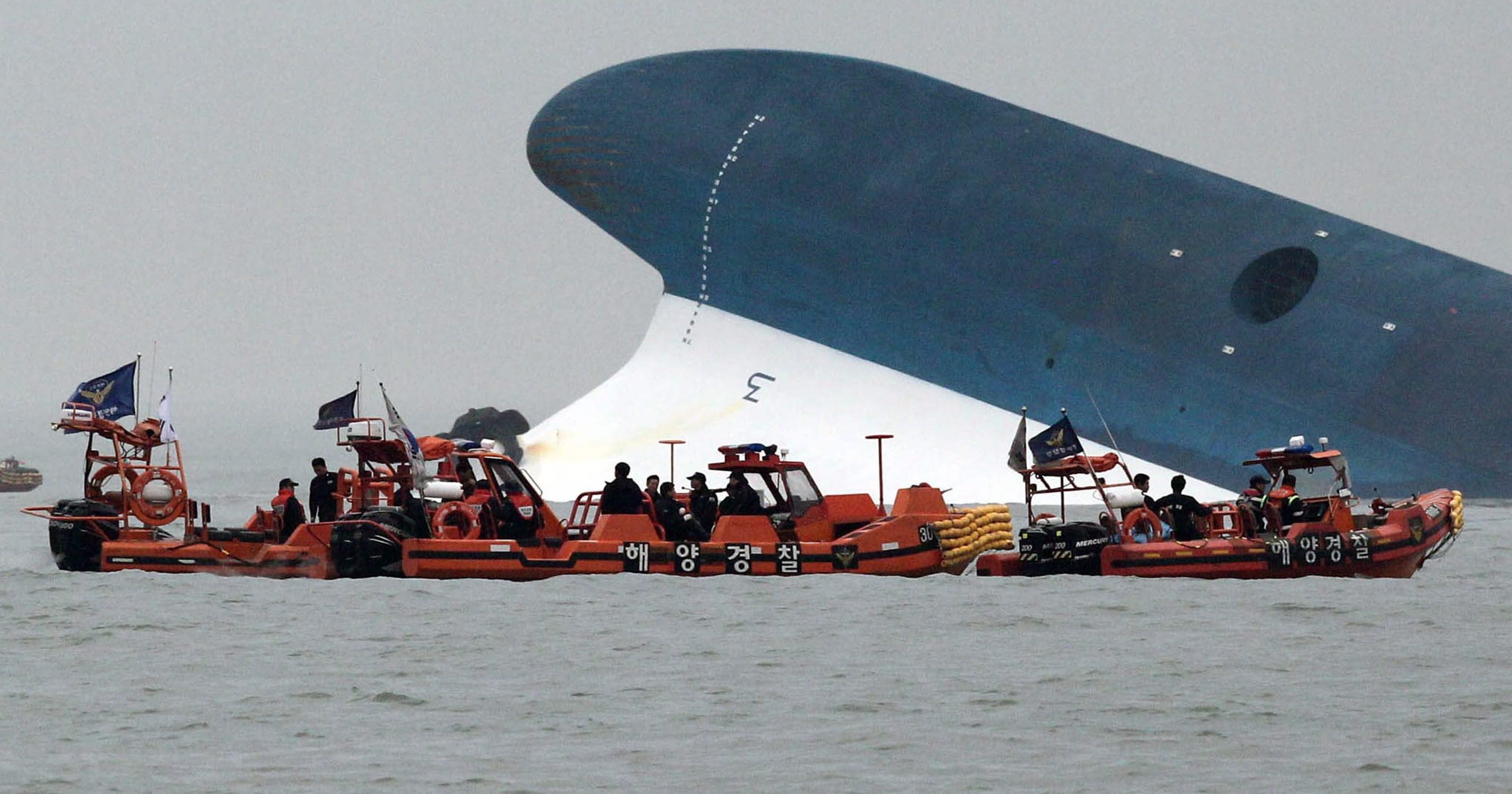 Hundreds feared drowned in ferry disaster