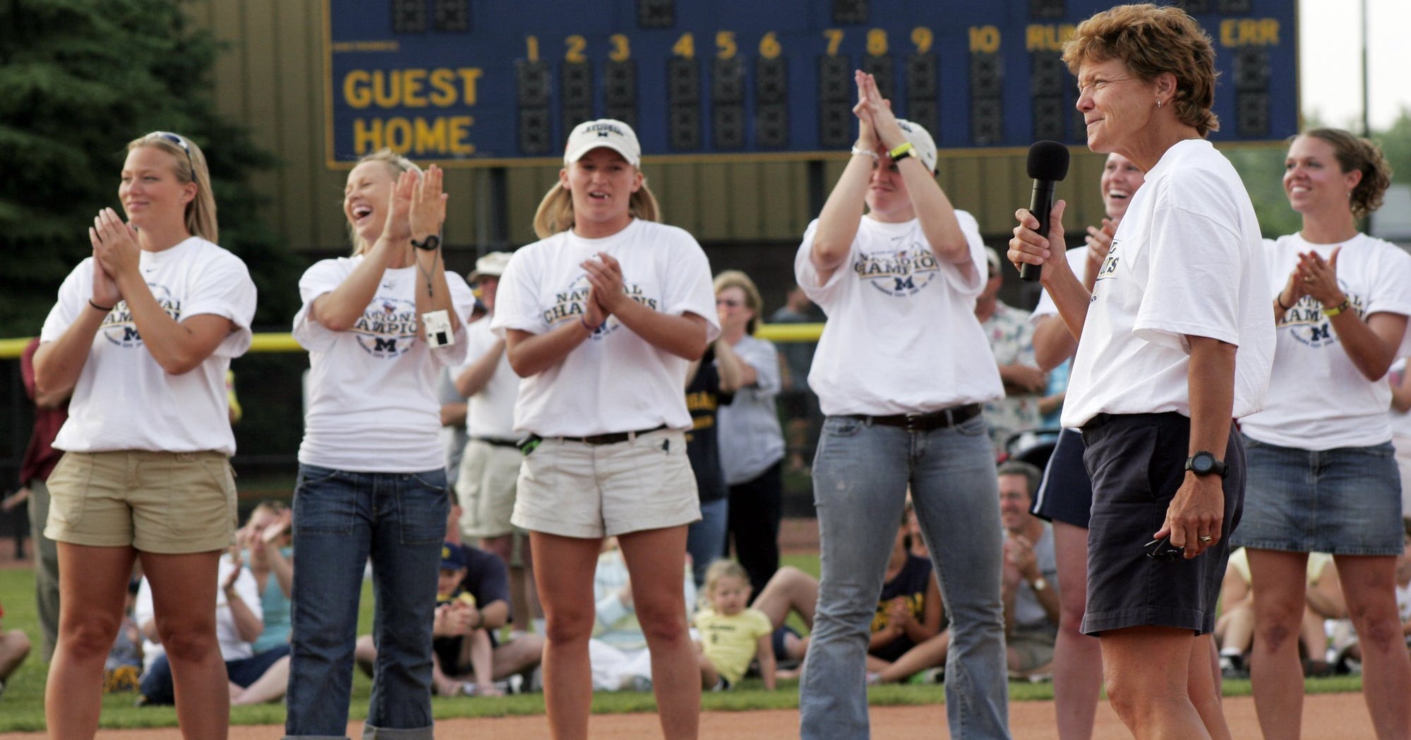 Michigan softball 2005 title team reaches out to current squad