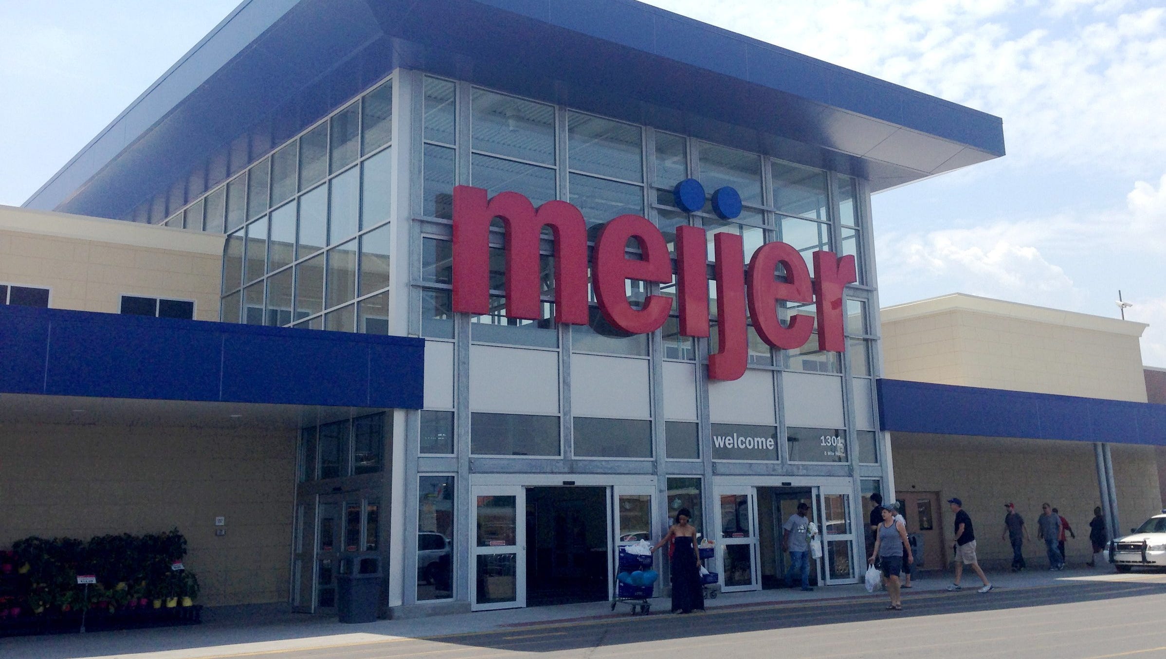 Meijer employees spoil Michigan couple's pregnancy surprise, lose jobs