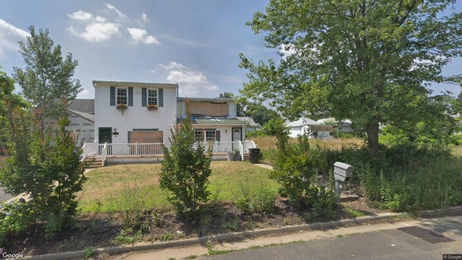 This Google Street View image shows the approximate location of 83 Bayside Pkwy in Middletown. The property at this address changed hands in May 2019, when  83-87 Bayside, Llcyside LLC  bought the property from  Edward Cunning Jr{dot}  and  Catherine Cunning   for $150,000.