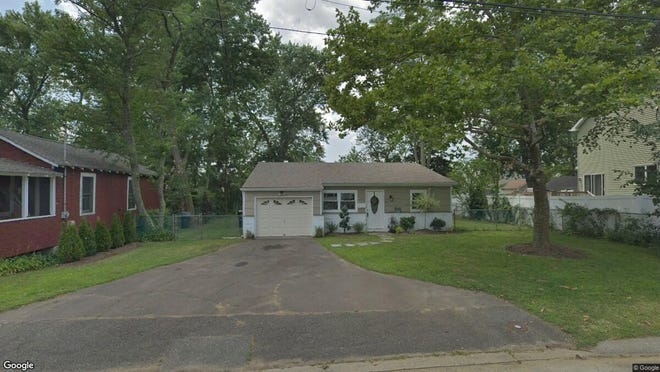 This Google Street View image shows the approximate location of 27 Carter Ave{dot} in Middletown. The property at this address changed hands in February 2019, when  Dean Cribbin Jr{dot}  bought the property from  Dixon Holdings, Inc  for $272,000.