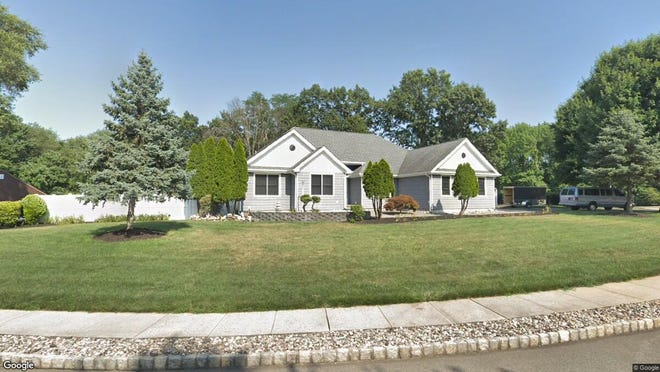 This Google Street View image shows the approximate location of 550 Oak St{dot} in Middletown. The property at this address changed hands in June 2019, when  Joseph J Drum Sr{dot} and  Darlene Drum  bought the property from  Bernadette Horbacz and  Joseph F Moore  for $607,000.